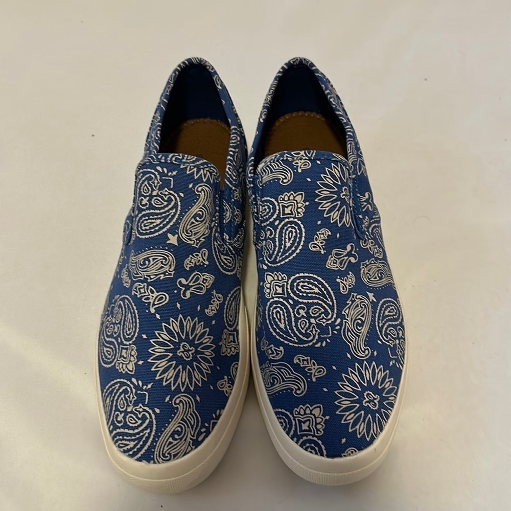 sun+stone paisley slip-on sneaker shoe blue and white size 9